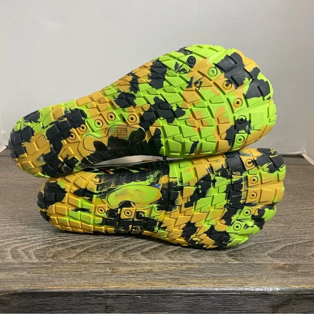 Women’s outdoor Geometric Sneakers. Quick dry. Pre-owned. Size 40.